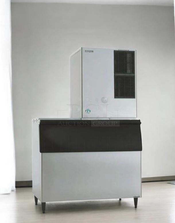 Hoshizaki KM-901MAH Ice Maker with Bin, excellent condition, 950 lbs/day, tested and working, modular crescent cube model.