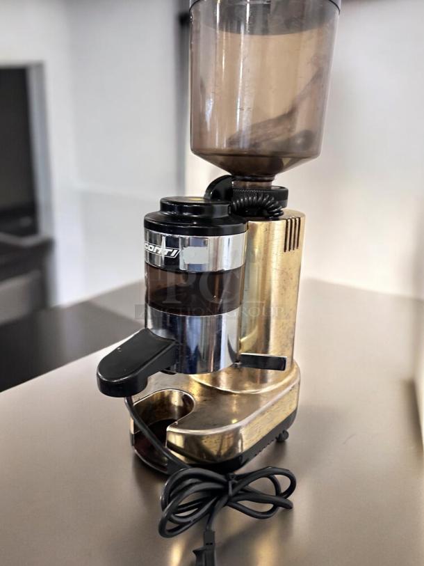 Conti RR45 espresso coffee grinder, excellent condition, gold color, fully tested, functional, made in Italy.