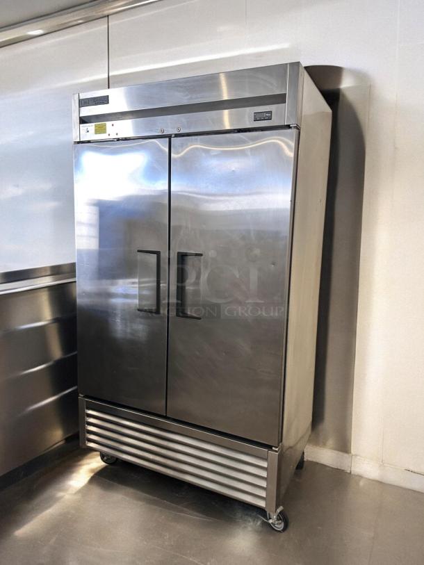 True T-43-HC two-door reach-in refrigerator, stainless steel, on casters, excellent condition, fully tested, 115V.