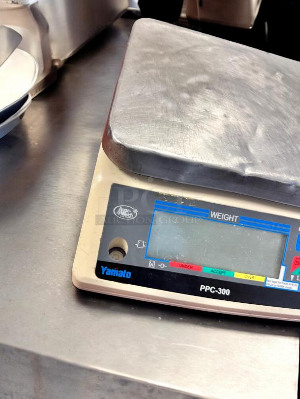 Yamato PPC-300 digital scale in excellent condition, fully tested and working. Features a clear display and sturdy metal platform.