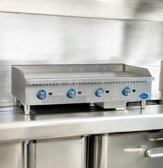 Excellent Condition – Globe Gas Griddle / Flat Top Grill – 4-Burner – Fully Tested & Working! - Item #1207133