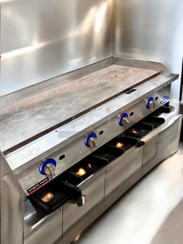 Globe 4-burner gas griddle in excellent condition, fully tested and working, with stainless steel finish and blue control knobs.