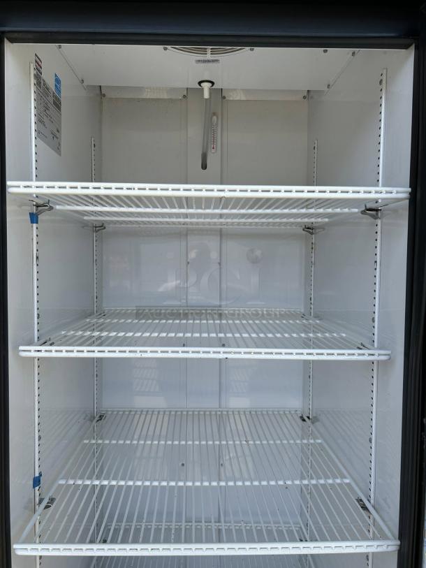 True GDM-23-HC~TSL01 merchandiser, single glass door, right hinge, black, 27", interior shelving, tested working, 115v.