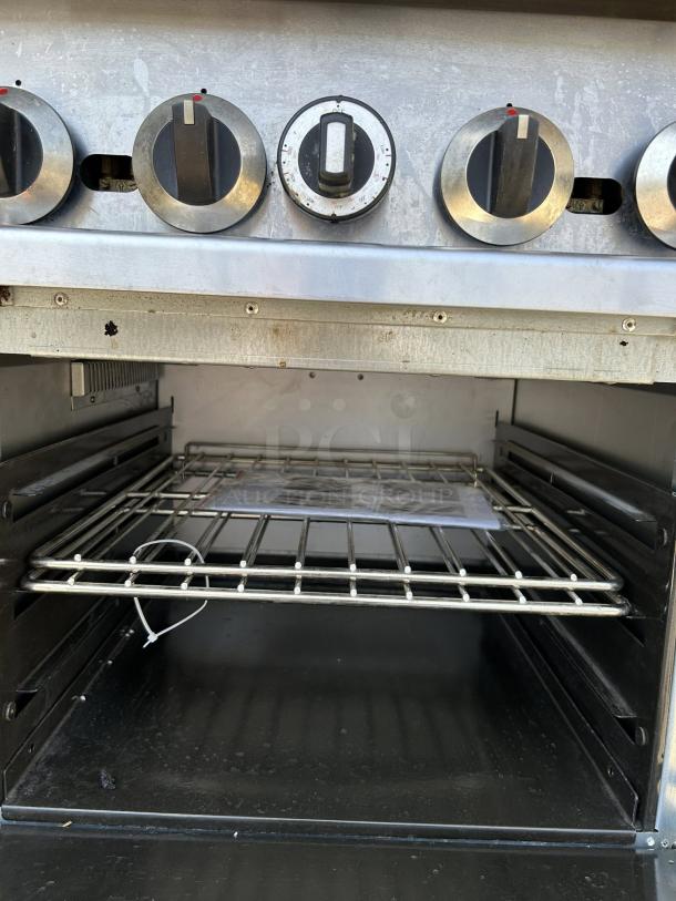 Cooler Depot 4 Burner Commercial Oven TC-R24, tested and working. Features four control knobs. Includes oven rack.