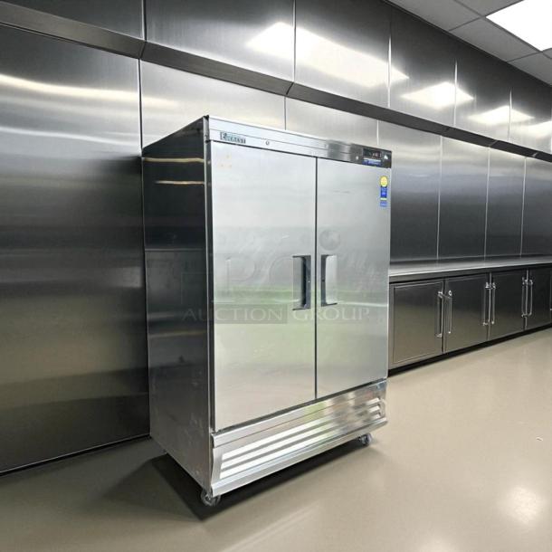 Everest EBSR2 49 5/8" stainless steel refrigerator, 48 cu. ft, two solid doors, bottom mount. Excellent condition, tested, working.