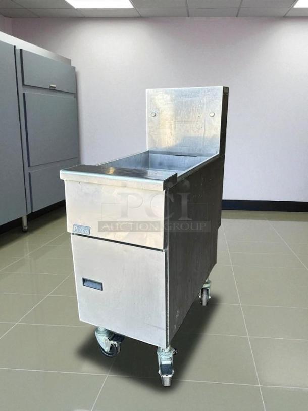 Pitco VF-35S gas fryer, 35 lb vat, floor model. Stainless steel, natural gas, on wheels, excellent condition. Fully tested.