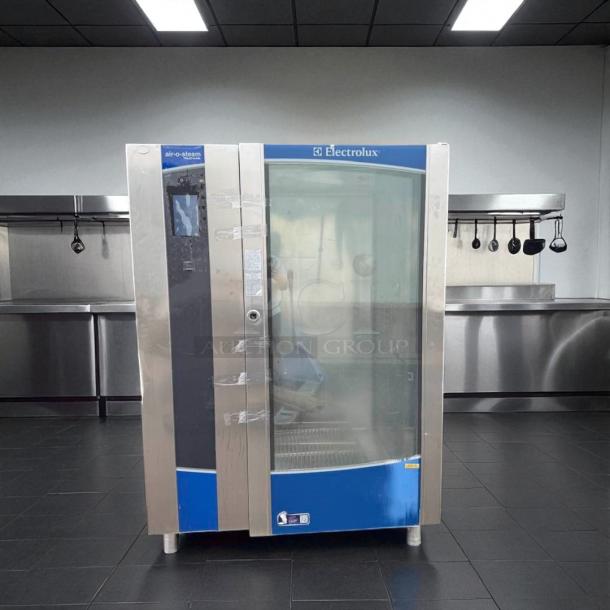 Electrolux Air‑o‑Steam AOS202GTP1 combi oven, touch screen, natural gas, tested and working. Stainless steel finish.