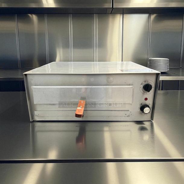 Wisco 560B Deluxe Pizza Oven, 120v, 1700 watts, stainless steel, front controls, tested and working.