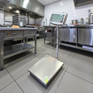 Uline Digital Platform Scale, Model H-5837, 120V, excellent condition, fully tested, with digital display and sturdy base.