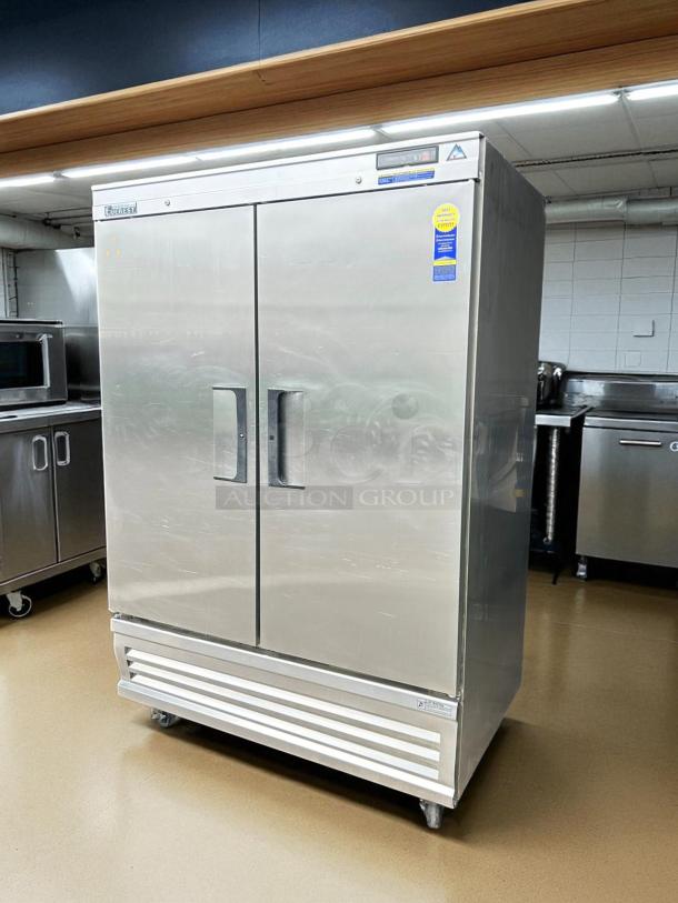Everest EBR2D double door reach-in refrigerator, excellent condition, two solid doors, fully tested, commercial use.