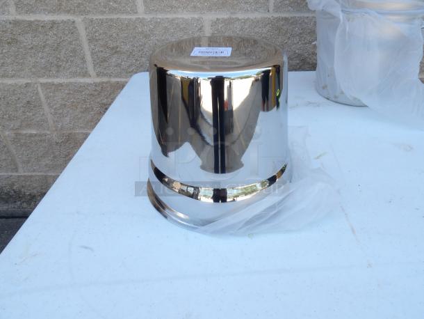 Brand new 7-quart stainless steel insert, polished finish, includes auction tag, perfect condition.