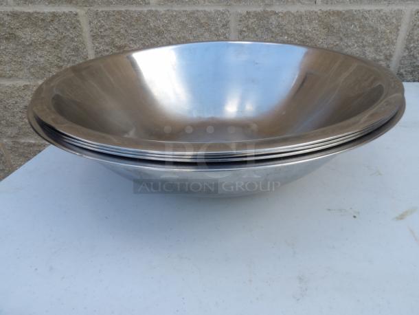 8 Qt. heavy weight stainless steel mixing bowl, 14-inch round x 4.5-inch deep, shiny finish, good condition.