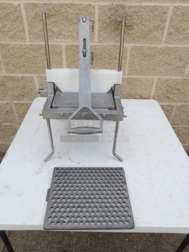 Vollrath 4400N Lettuce King IV vegetable chopper, 1"x1" cut, used condition, measures 17"x18.5"x21.625".