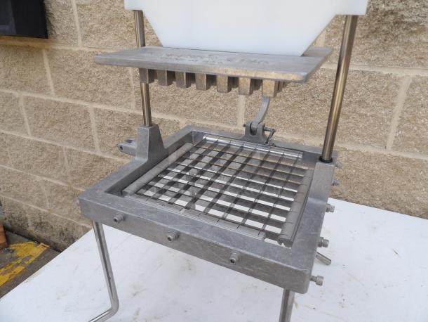 Vollrath 4400N Redco Lettuce King IV vegetable chopper; 1"x1" cuts, 17"x18.5"x21.625"; durable metal frame; like new condition.