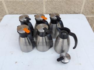 Classic Carafe 20 oz. Stainless Steel Insulated Coffee Carafe / Server with Black Lid (Orange Decaf Lids)
3 times your Bid - Item #1207413