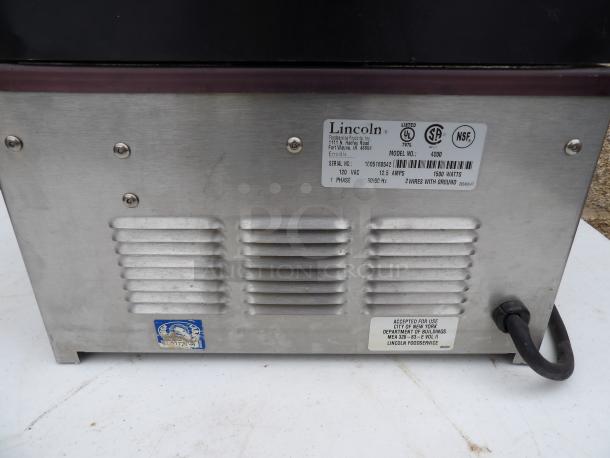 Lincoln Fresh-O-Matic 4000 countertop steamer, stainless steel, tested and working. Features model and safety labels.