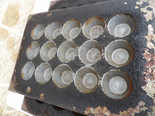 Vintage pot pie pan with 15 molds, 3.5-inch diameter each. Shows signs of wear and rust, likely made of cast iron.