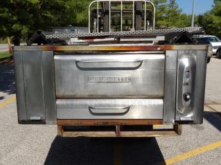 Blodgett Stainless Steel Commercial Natural Gas-Powered Single Deck Pizza Oven w/ Pizza Stones. 60,000 BTU. - Item #1207343