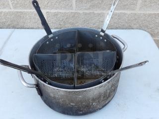 Vollrath Wear-Ever Vegetable and Pasta Cooker Set Aluminum Pot and Four Insets, Cook pasta or blanch vegetables in this Vollrath Wear-Ever vegetable and pasta cooker set! - Item #1208827
