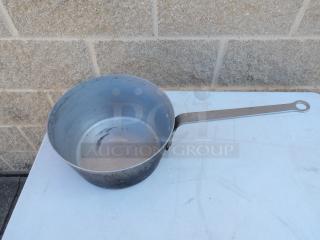 5.5 Qt. tapered aluminum sauce pan with long handle, gently used condition, some surface marks.