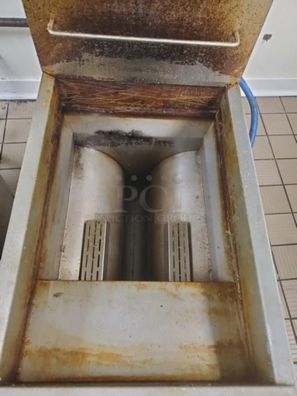 Cooking Performance Group FFOP50 natural gas fryer, 50 lb capacity, stainless steel, visible wear and rust, 120,000 BTU.
