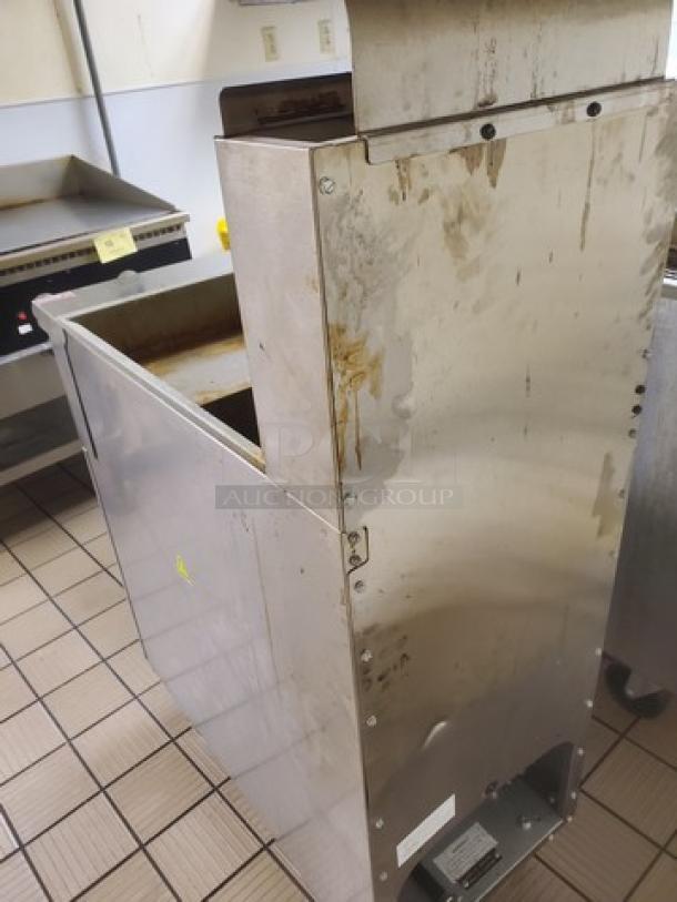 Cooking Performance Group FFOP50 fryer, stainless steel, natural gas, 50 lb. capacity, 120,000 BTU, used condition.