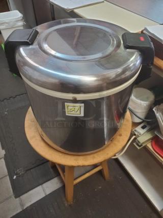 Excellante SEJ22000 Commercial 50-Cup Rice Warmer, stainless steel, clean condition, visible logo, model SEJ-22000.