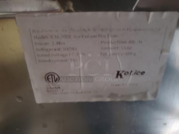 Kolice ICM 200E Ice Cream Machine label, detailing power 2.4kW, refrigerant R404A, production 48L/h, voltage 220V, current 14A.