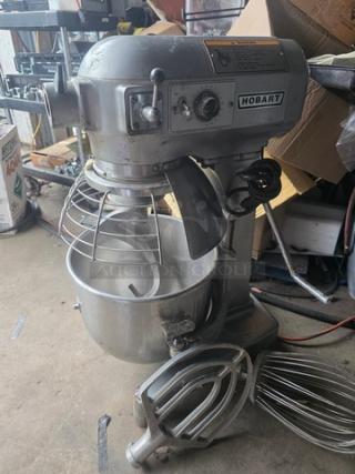 Hobart A200 20 Qt Commercial Dough Mixer w/ attachments. 3rd gear seems to grind a little but everything else works great. - Item #1210677