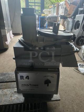Robot Coupe R4 Mixer Cutter Base, food processor, 220V, 3 PH, 60 Hz, 2.6/2.8 AMPS, used, visible power switch.