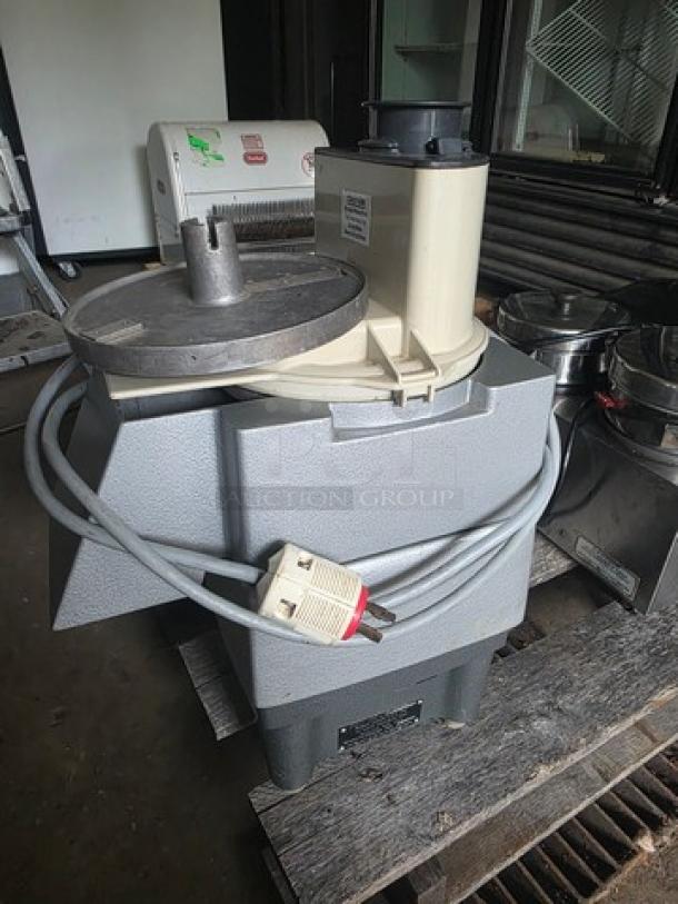Robot Coupe R4 Mixer Cutter Base, Food Processor, 220V, 3 PH. Heavy-duty, good condition, includes power cord.