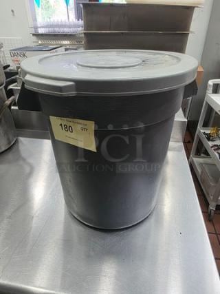 Continental Huskee 10 Gal. round receptacle with lid, black, used condition. Label indicates item number 180.