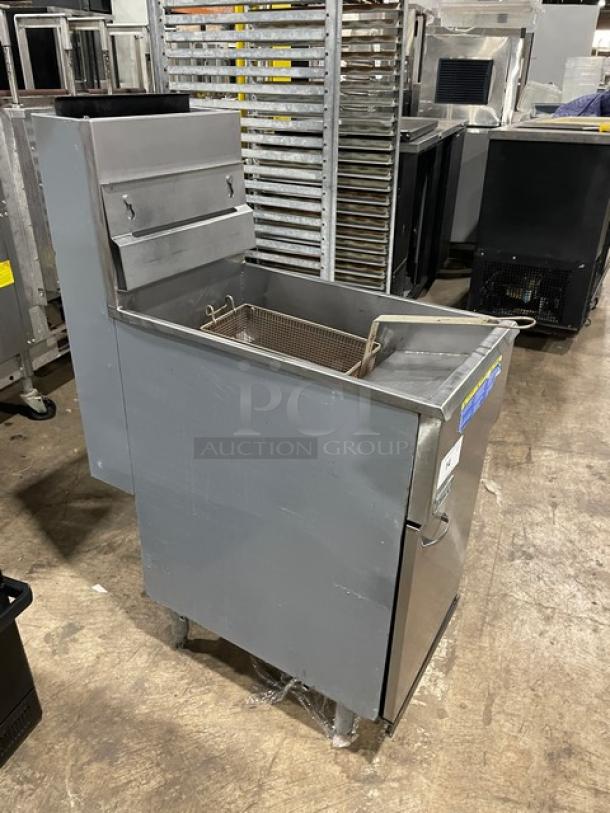 Pitco 40D commercial stainless steel natural gas fryer, 40 lb. capacity, with backsplash, basket hanger, and fry basket.