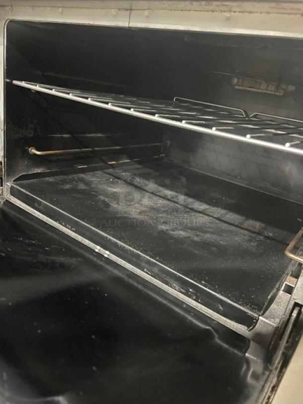 Southbend Model 4367D commercial stainless steel 4-burner range/oven combo interior with wired oven rack, in good condition.