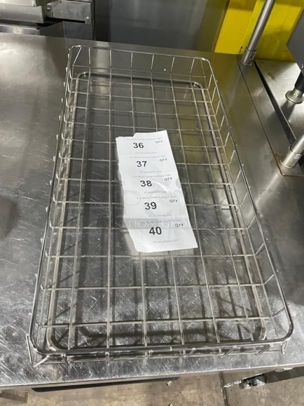 Commercial chrome-plated full-sized bagel/pastry wire rack in excellent condition. Durable and spacious design.