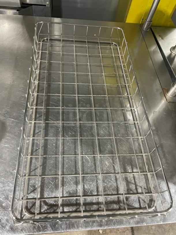 Commercial chrome plated full-sized bagel/pastry wired rack in excellent condition, with sturdy metal construction.