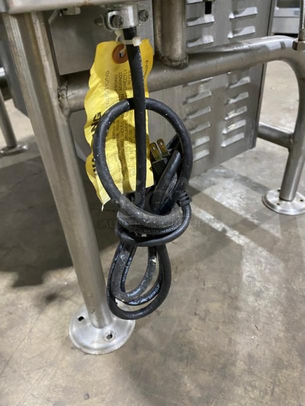 Cleveland Range KGL-40-T steam kettle, stainless steel, natural gas, 40 gal., on legs, includes attached electrical cord.