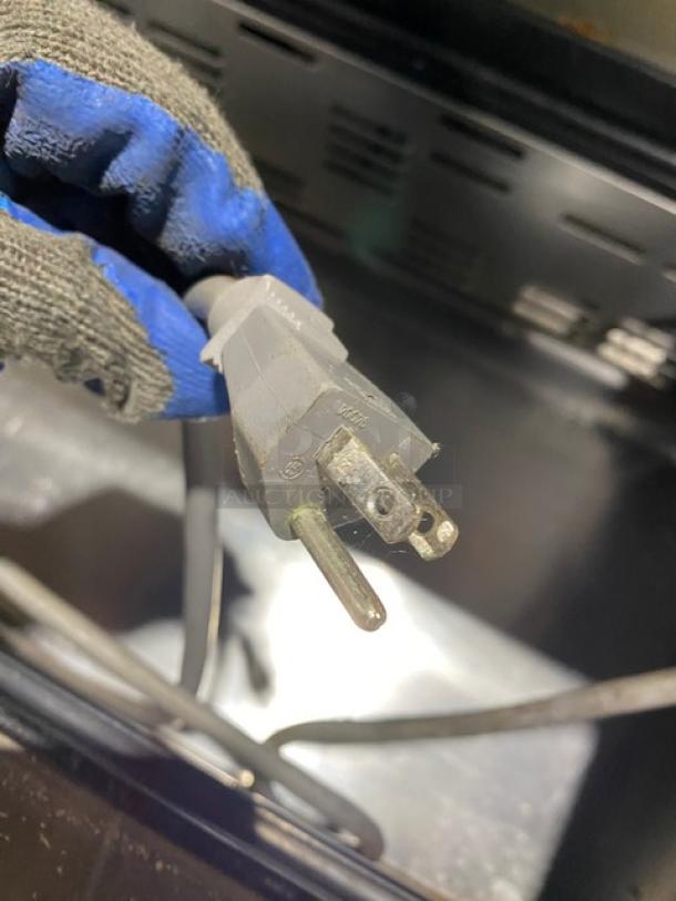 Electrical plug of Blue Air BAPT72 refrigerated prep table, indicating 115V 1 phase power requirement.