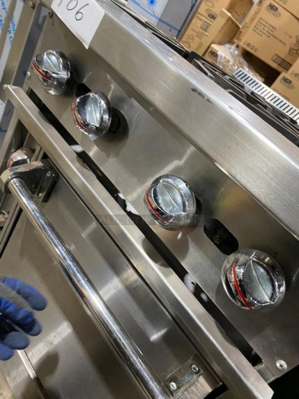 Jade Range stainless steel 4-burner range/oven combo, natural gas, with wired oven rack and legs. Excellent condition.
