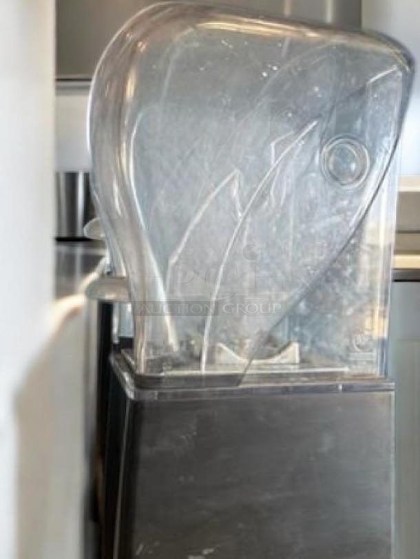 Blendtec Commercial Blender ICB3/ABC3 with sound enclosure, 1500W, in excellent condition, fully tested and working.
