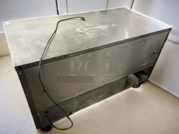 Stainless steel 2-drawer refrigerated chef base in excellent condition. Fully tested and working, 115V AC power.