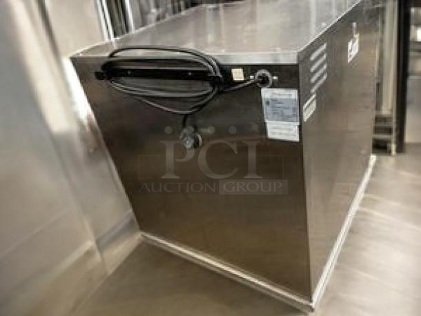 Cres Cor H137SUA5D warming cabinet in excellent condition, stainless steel exterior, 120V AC, fully tested and working.