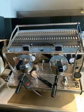 Synesso Cyncra 2-Group Espresso Machine, excellent condition, 220V, fully tested and working, polished metal finish.