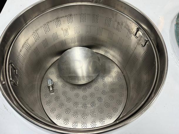 Luxury double head double barrel gas soup noodle stove in great, like-new condition. Stainless steel construction.