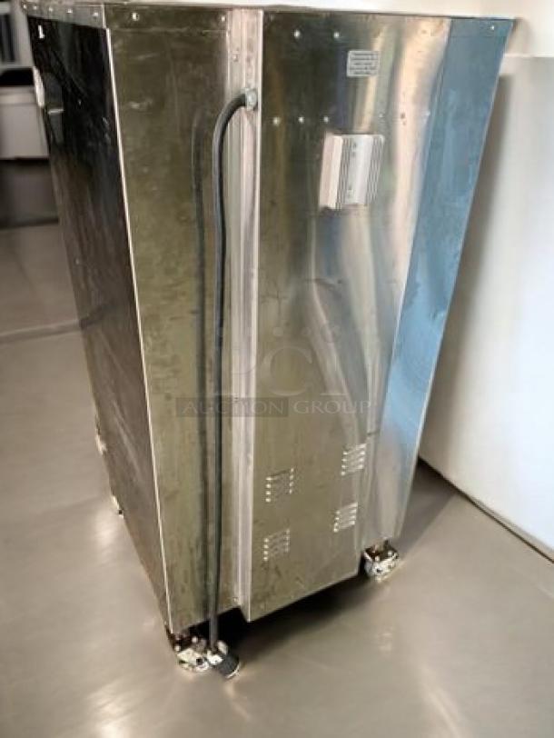 Cookshack SM260 Commercial Electric Smoker Oven, stainless steel, 240V, IQ5 Control System, good condition, fully tested.