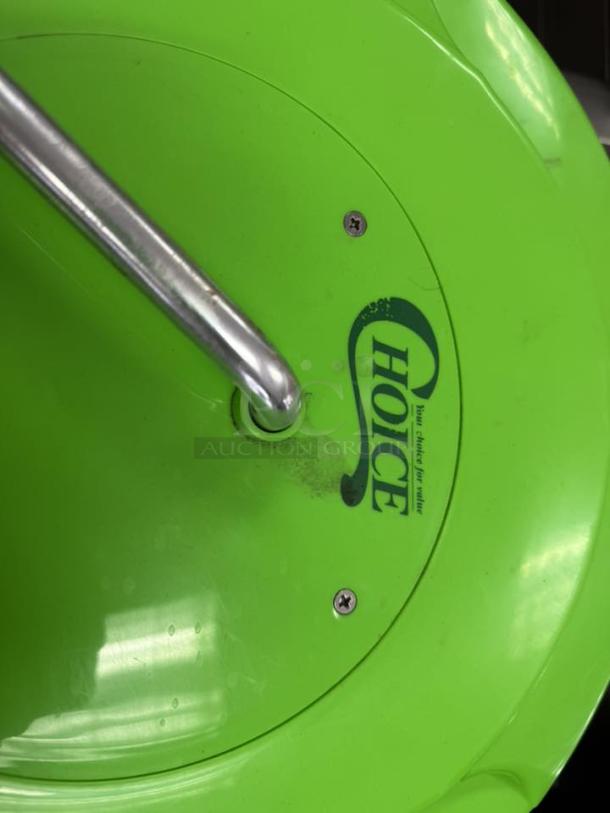 Choice 2.5-gallon salad spinner in great condition, bright green with metal handle, logo visible, tested and working.