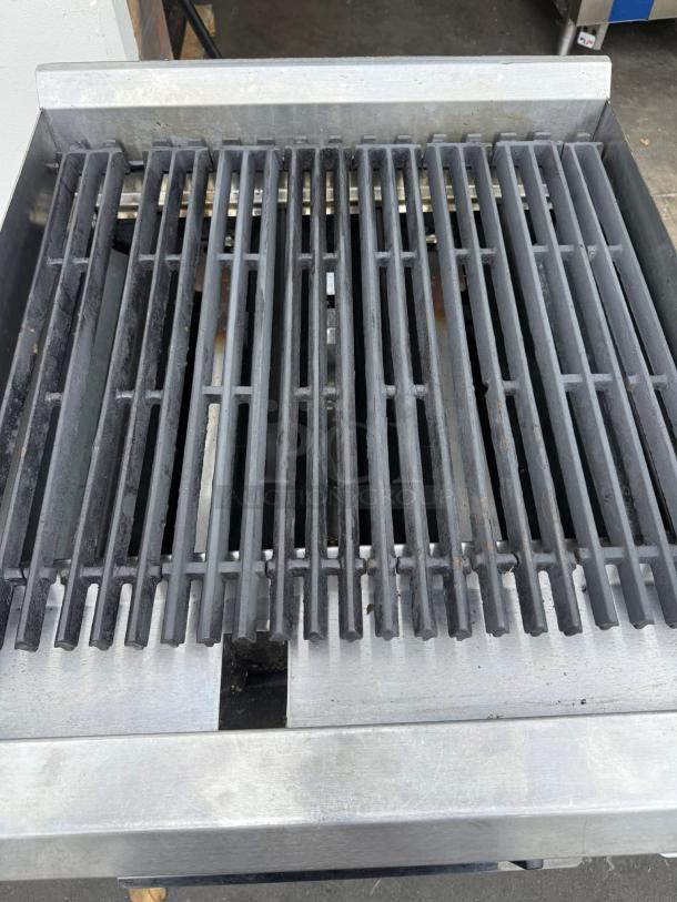 Avantco Chef Series CAG-24-RC 24" gas radiant charbroiler, excellent condition, 60,000 BTU, stainless steel surface.