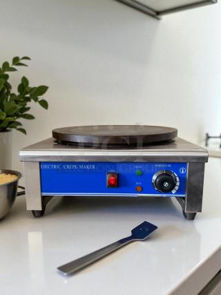 Excellent condition HE-1E electric crepe maker by Model Italy, 110V, 1500W, with power and heat controls, tested and working.