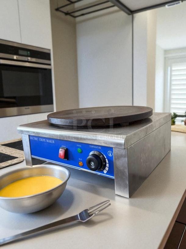 Excellent condition Model Italy HE-1E electric crepe maker, 110V, 1500W, with control panel, tested and working.