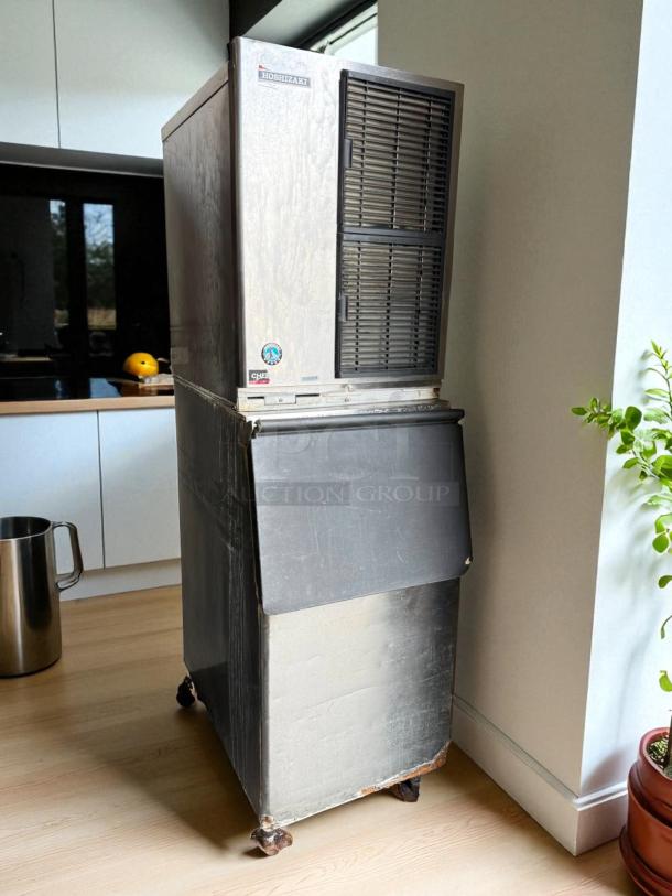 Hoshizaki KM-350MAJ ice machine with bin, 489 lb capacity, air-cooled, 115v, crescent cube style. Used condition.